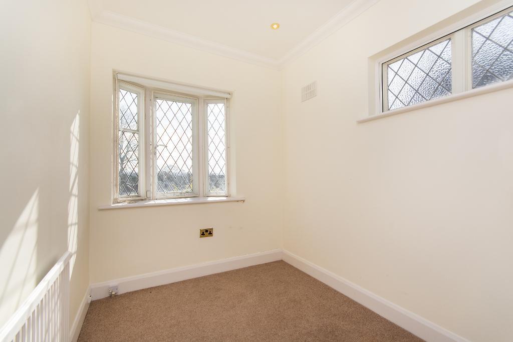 3 Bedroom SemiDetached House For Sale in Glenhurst Rise, London, SE19