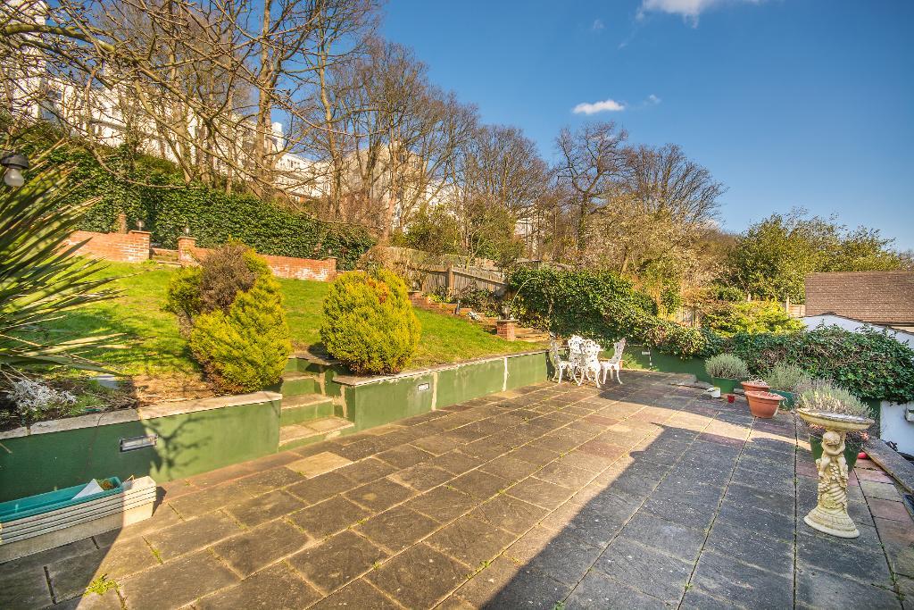 3 Bedroom SemiDetached House For Sale in Glenhurst Rise, London, SE19