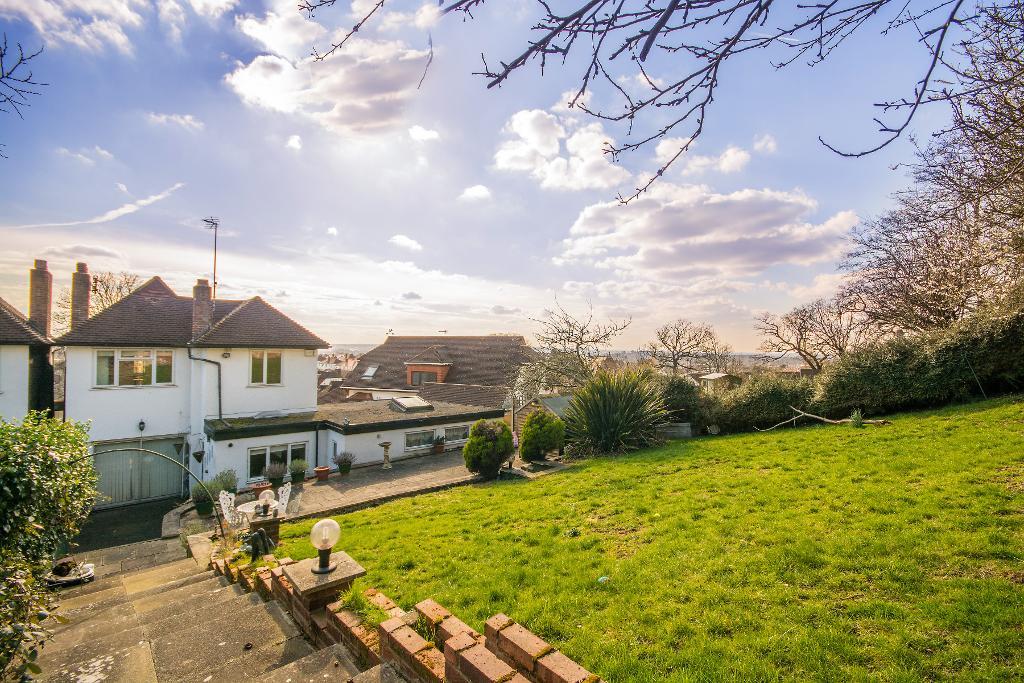 3 Bedroom SemiDetached House For Sale in Glenhurst Rise, London, SE19