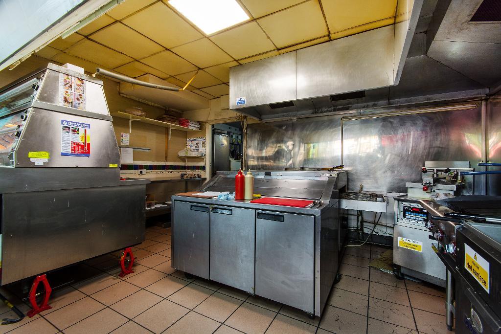 Commercial To Let in Battersea Park Road, London, SW11 4JP Residenza