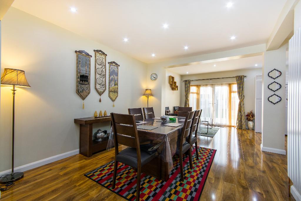 5 Bedroom SemiDetached House For Sale in Edgehill Road, London, CR4