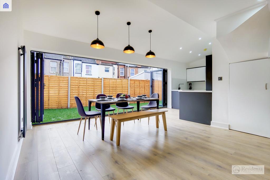 2 Bedroom SemiDetached House For Sale in Greenside Road, Croydon, CR0