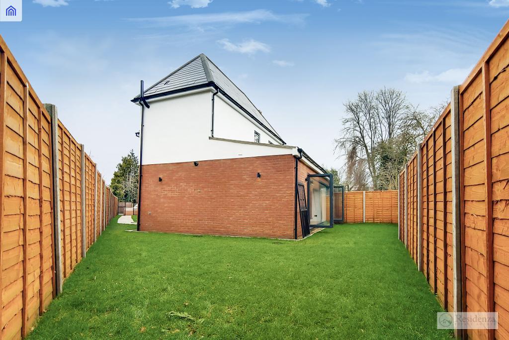 2 Bedroom SemiDetached House For Sale in Greenside Road, Croydon, CR0