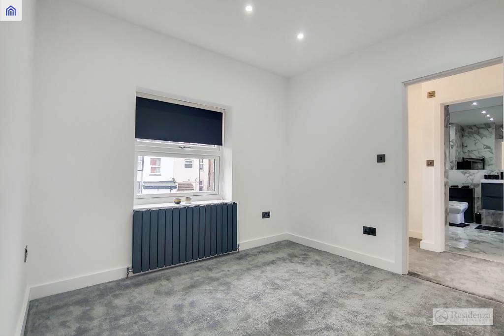 2 Bedroom SemiDetached House For Sale in Greenside Road, Croydon, CR0