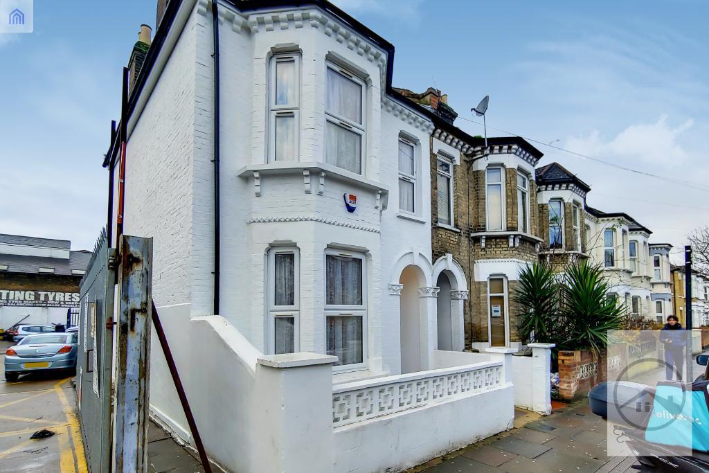 4 Bedroom End Terraced House To Let in Selkirk Road, Tooting Broadway, SW17 0ER Residenza