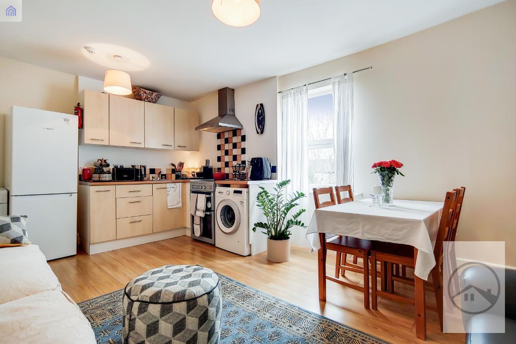 Kempshott Road, Streatham Common, SW16 5LH