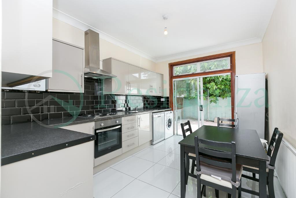 Gassiot Road, Tooting Broadway, SW17 8LA