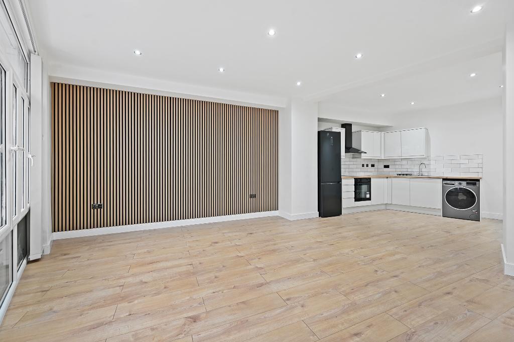 High Street, Staines-Upon-Thames, TW18 4QY